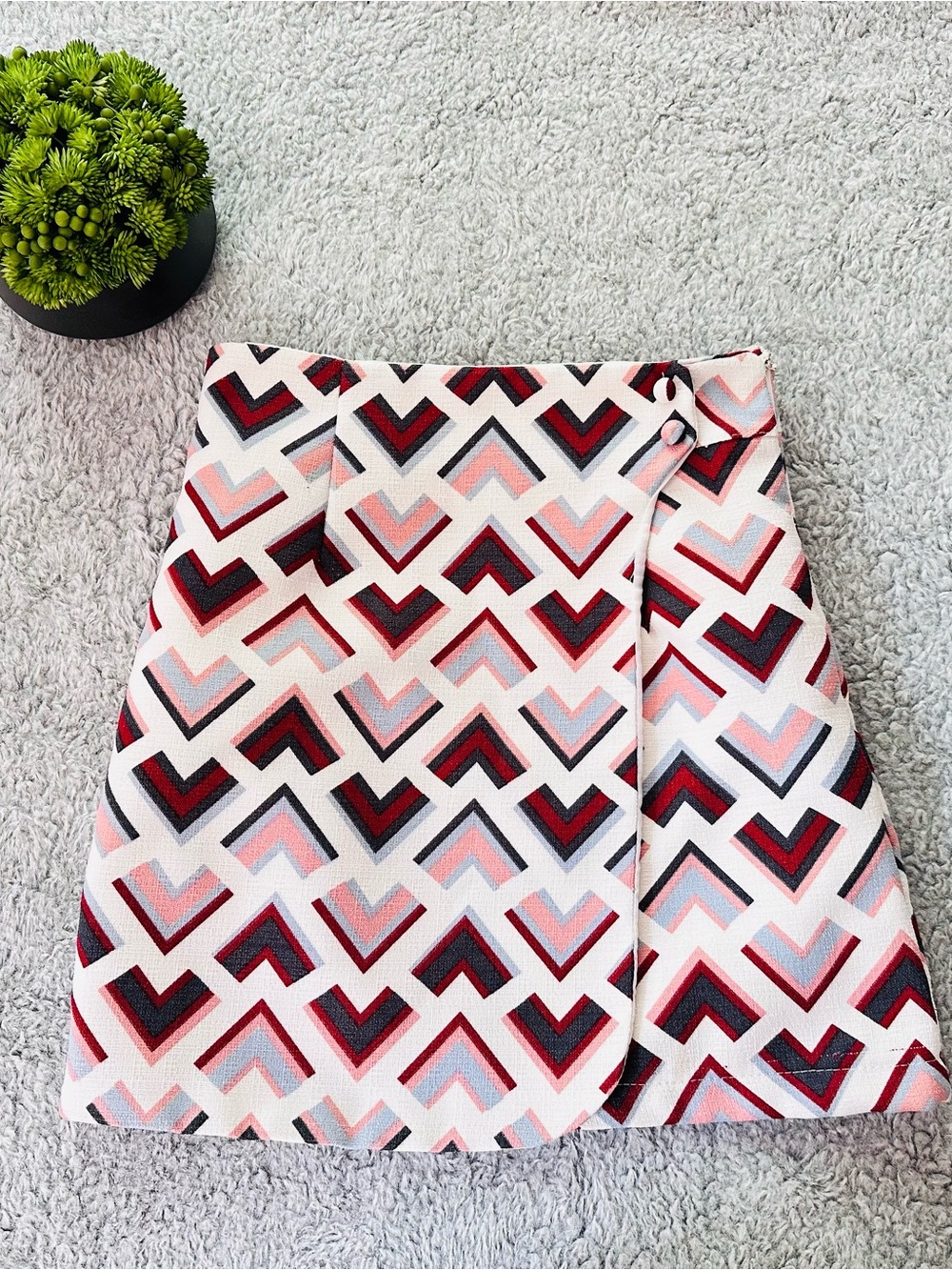 Mod Y2K Chevron Print Statement Skirt |Retro Geometric Wrap Mini Skirt